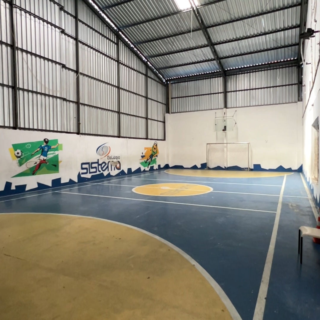 Quadra esportiva do Colégio Sistema